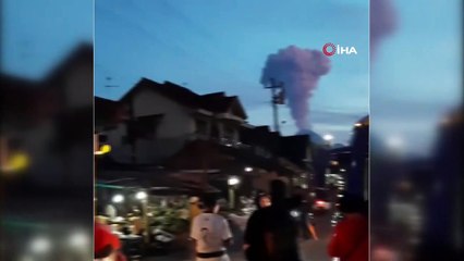 - Merapi Yanardağı 2 bin metre yüksekliğe kül püskürttü