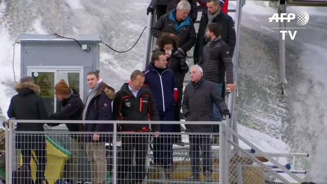 Emmanuel Macron sur la Mer de Glace, emblématique des effets du réchauffement climatique