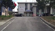 Report TV -I dehur në timon, efektivi i FNSH i futet në oborrin e shtëpisë një 70 vjeçari