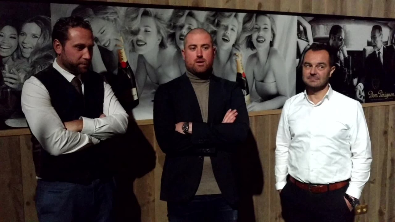 Mons . La Terrasse d' été d' installe à la place du Premium. Vidéo Eric Ghislain