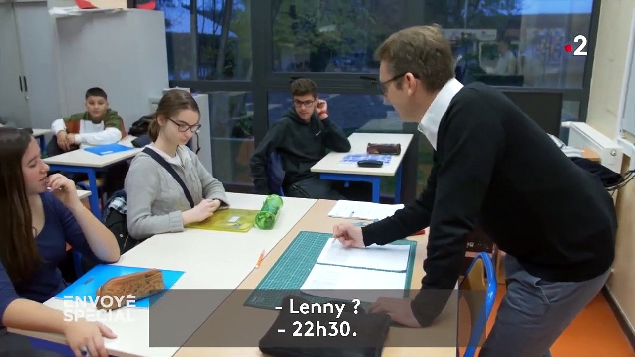 "Donnez-moi votre heure de coucher" : dans cette classe de 3e, le prof d'histoire-géo est aussi prof de sommeil
