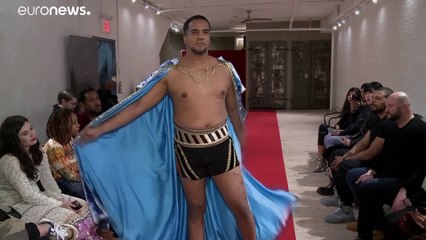 Gegen Mobbing: Catwalk für kurvige Männer