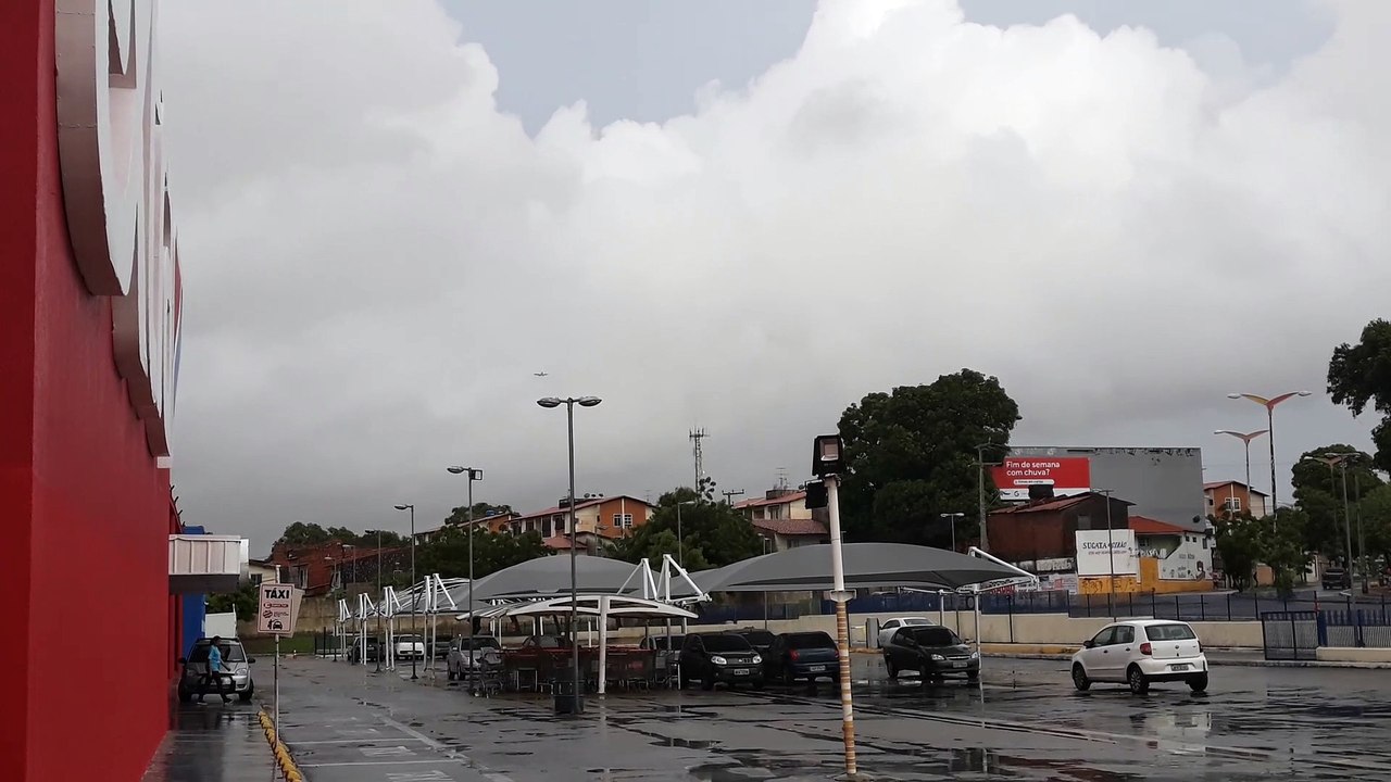 [SBFZ Spotting]Boeing 737-800 PR-GUM vindo do Recife antes de pousar em Fortaleza