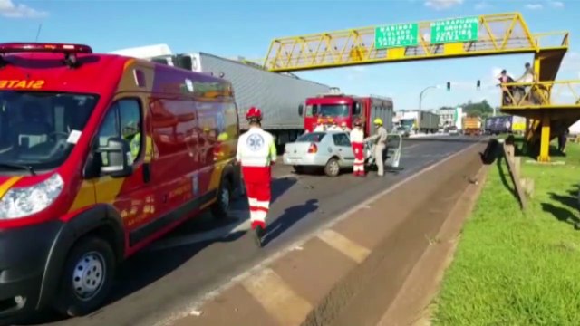 Motorista de carro morre após se envolver em colisão com ônibus no Trevo Cataratas