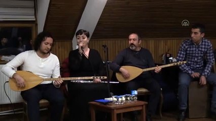 Osmanlı'nın eğlence geleneği "Helva Sohbetleri" yaşatılıyor