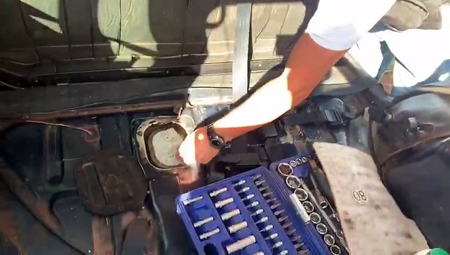 Uno com fundo falso e placas de Cascavel é apreendido com produtos contrabandeados