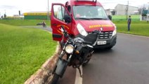 Motociclista colide contra ônibus no trevo de acesso ao Bairro Guarujá