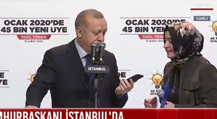 Yüzüne telefonu kapattı