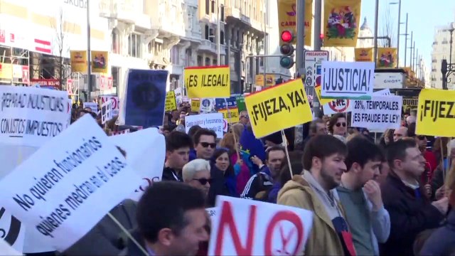 Empleados públicos temporales se manifiestan para pedir estabilidad laboral