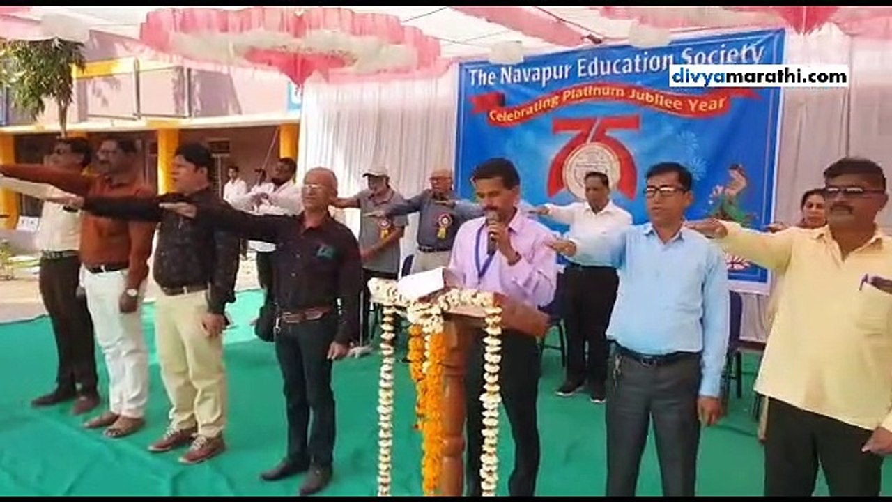 नवापूरात चार भाषिक पाच हजार विद्यार्थ्यांनी घेतली दिव्य मराठीची प्रतिज्ञा
