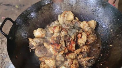 Cambodian food - Fried chicken with Taro - ឆាសាច់មាន់ជាមួយត្រាវ - ម្ហូបខ្មែរ