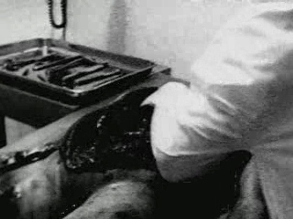 Alien autopsy - roswell ufo crash (original footage)