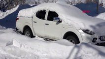 Bitlis kar yağışı sonrası sokaklar kar tünellerine döndü