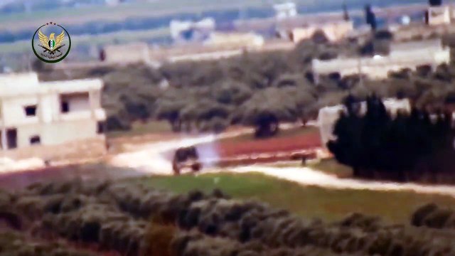 تدمير دبابة لعصابات الأسد على محور داديخ في ريف إدلب الشرقي إثر استهدافها بصاروخ مضاد دروع.