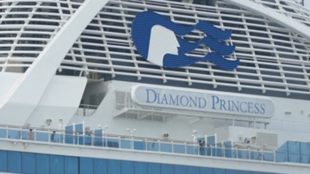 Comienzan a salir pasajeros que estaban en cuarentena en crucero en Japón