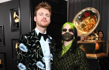 Billie Eilish releases Bond theme