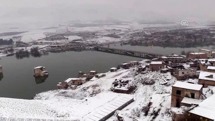 Hasankeyf'teki tarihi yapılar karla görsel şölen sundu