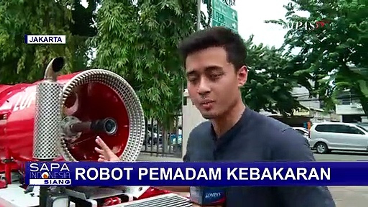 LUF-60, Robot Pemadam yang Juga Mampu Menyedot Asap dan Air!