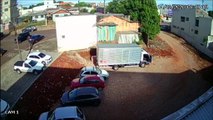 Câmera registra acidente no São Cristóvão; população pede providências