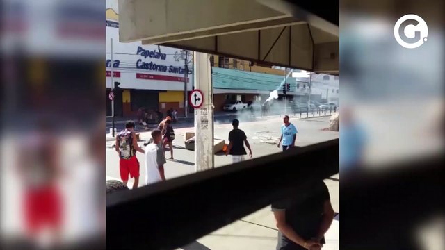 Cena de destruição na Avenida Leitão da Silva, em Vitória