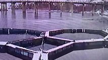 Fırat Nehri'nde bir kişinin öldüğü botun batma anı kameraya yansıdı