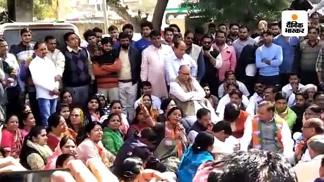 एसएचओ को सस्पेंड करवाने के लिए 4 पूर्व मंत्री, 4 भाजपा विधायक और सांसद ने दिया धरना, मांग ठुकराने पर लौटना पड़ा