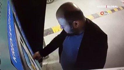 Hem otopark ücreti ödedi hem de tekmeledi