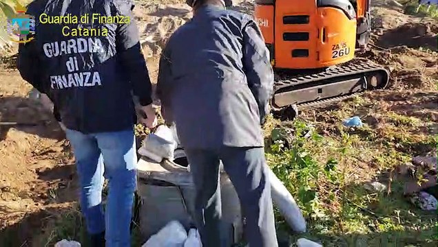 Catania - Sequestrato un arsenale custodito in un terreno nella playa (14.02.20)