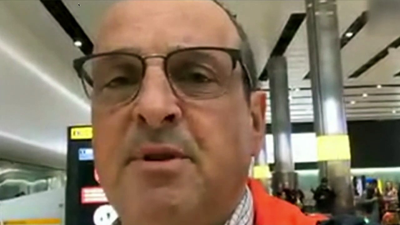 Passenger describes flight 'with suspected coronavirus case'