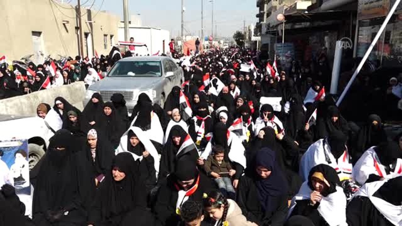 Irak'ta Şii lider Sadr yanlısı kadınlardan gösteri