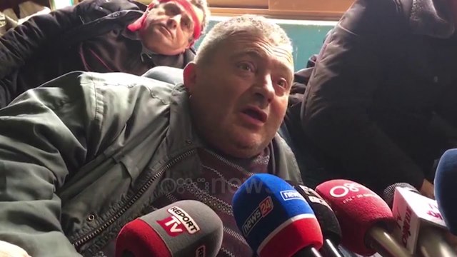 Ora News - Mallakastër: Vijon greva e urisë së punonjësve, një prej tyre probleme me shëndetin