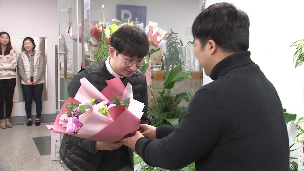 "코로나 불황 극복하자" 소비 살리기 안간힘 / YTN