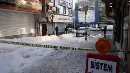 Şüpheli paket fünye ile patlatıldı