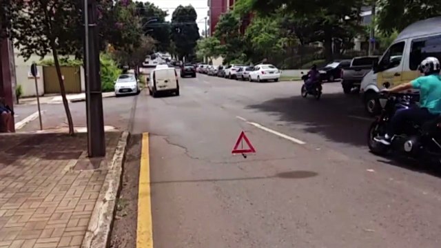 Carros batem na Rua Minas Gerais, no Centro
