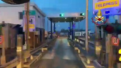 Rimini - Incendio in autostrada, a fuoco il rimorchio di un camion (14.02.20)
