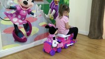 Minnie Mouse  -  Diversão Andando de Trenzinho e Brinquedos Minnie mais Boneca Minnie