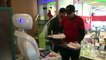 Afghanistans erste Roboter-Kellnerin bittet zu Tisch