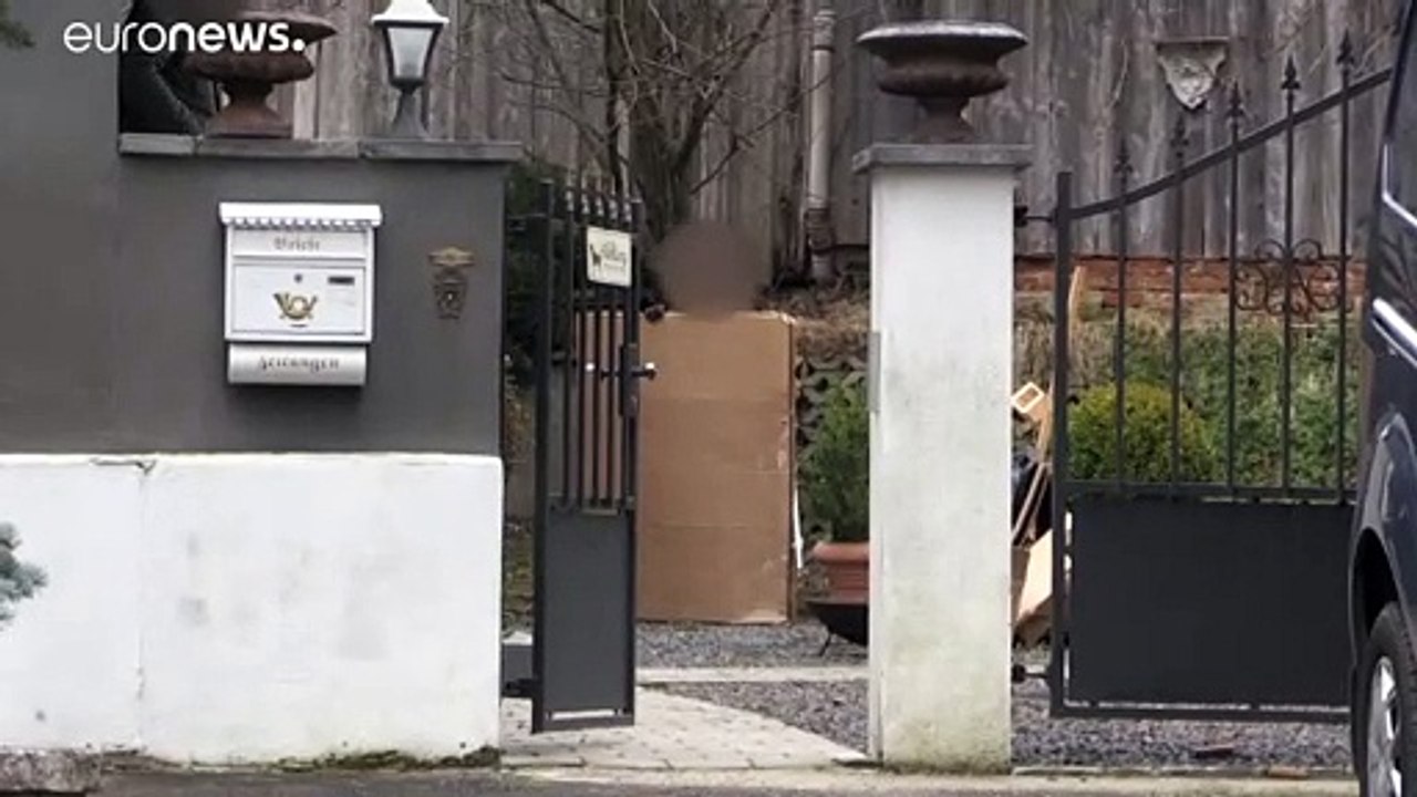 Razzien gegen mutmaßliche rechte Terrorzelle: 12 Männer festgenommen