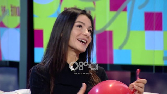 Ditë e Re - 'Mos dhuroni lule dhe të brendshme vetëm për Shën Valentin mesazhi i blogeres se njohur