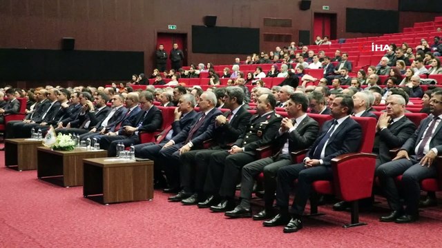 AK Parti Sözcüsü Ömer Çelik’ten öğrencilere tavsiye