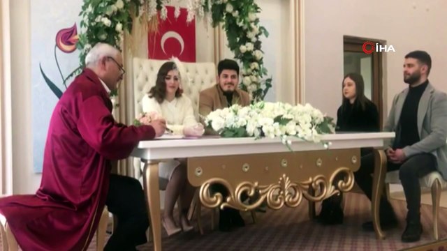 Hem Sevgililer Günü, hem de doğum gününde nikah masasına oturdu