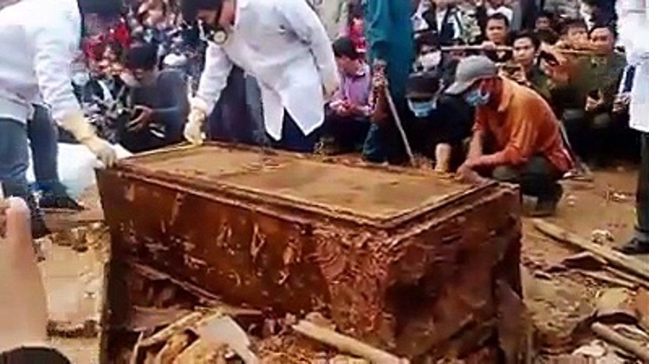 تھائیلینڈ میں ۳۰۰ سال بعد مردہ زمیں سے نکالا گیا مردے کی حالت دیکھ کر استغفار کا ورد زبان پر