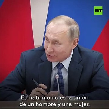 Putin: Mientras yo sea presidente de Rusia no tendremos progenitores 1 y 2, solo padre y madre
