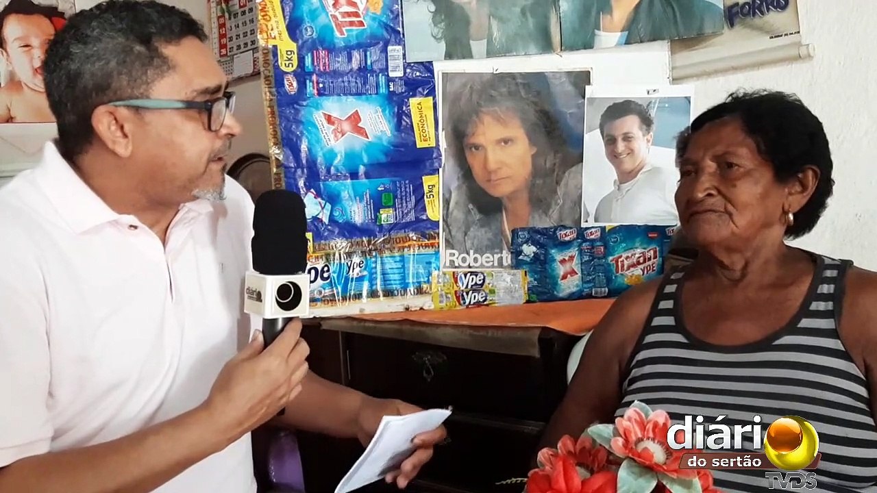 Aos 70 anos, catadora de materiais recicláveis faz apelo para conhecer o cantor Roberto Carlos