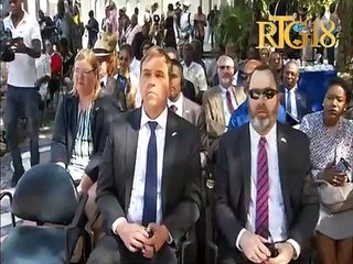 Ambassad Etazini remèt anviron 479 pyès ak objè atistik ki te disparèt nan peyi.