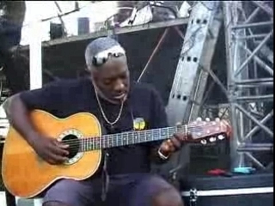 Jacob Desvarieux en concert avec Haitian Troubadours