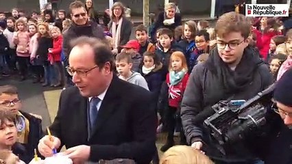 François Hollande en "bon maître d'école" ​à Saint-Avertin