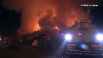 Adana'daki pamuk yağı fabrikası yangını 3 gündür söndürülemiyor