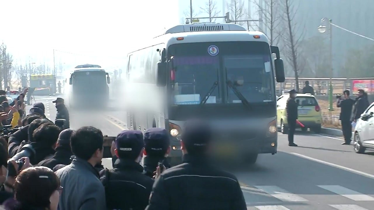 우한 교민 국가공무원 인재개발원 전원 퇴소...모두 음성 / YTN