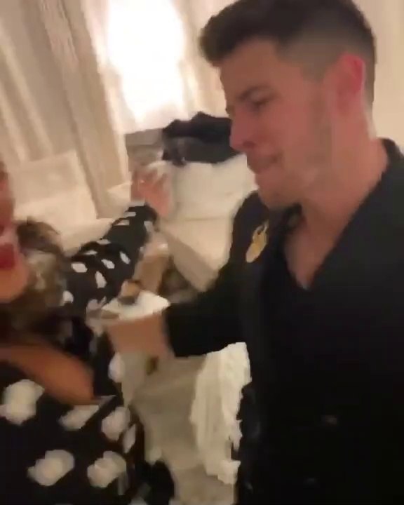 Nick jonas and priyanka chopra dancing together